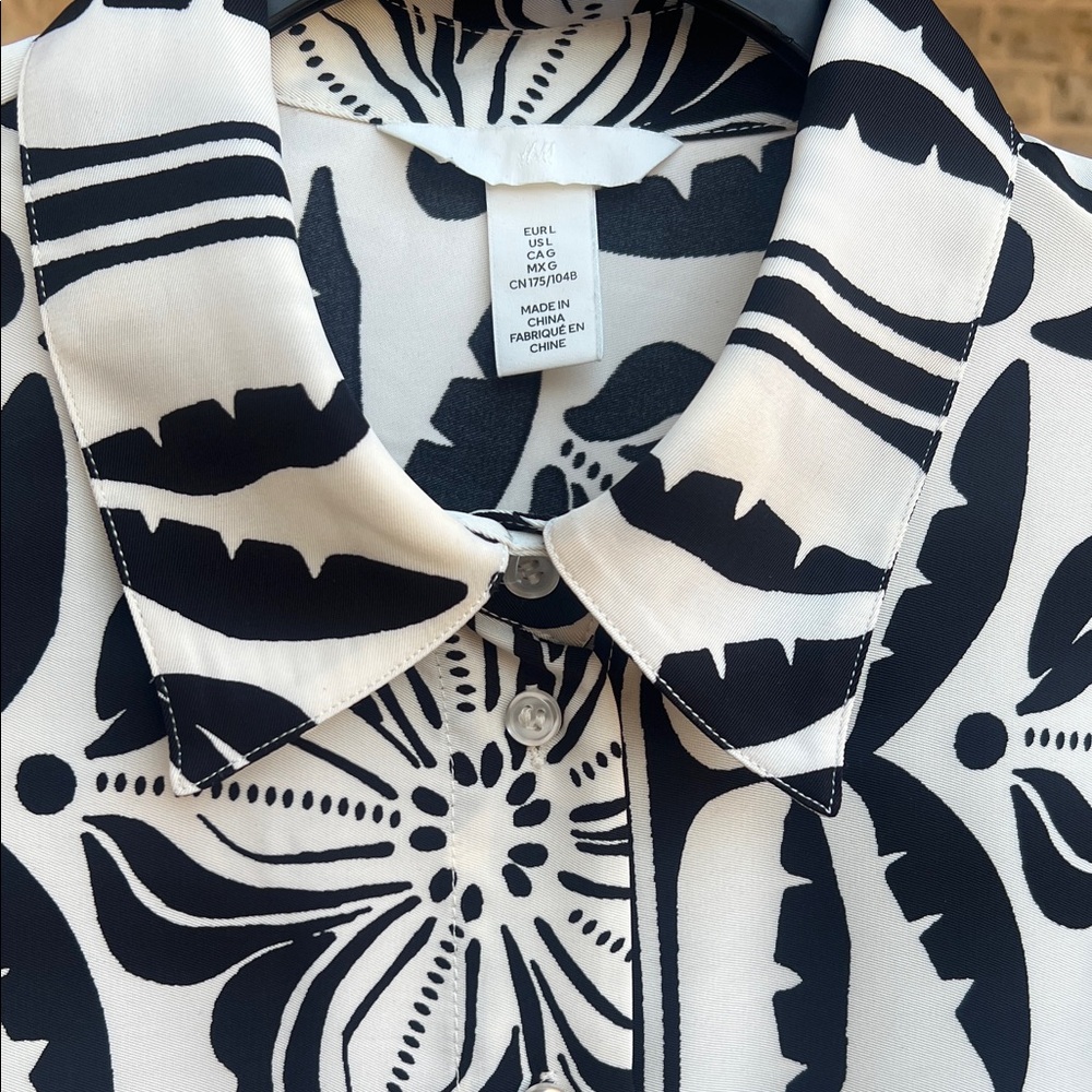 Women’s Black and White Patterned Button-Up Shirt/ Blouse - Picture 5 of 6
